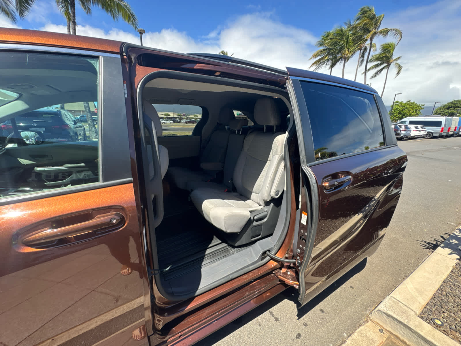 2023 Toyota Sienna LE