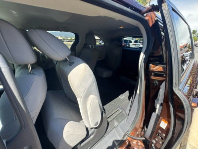 2023 Toyota Sienna LE
