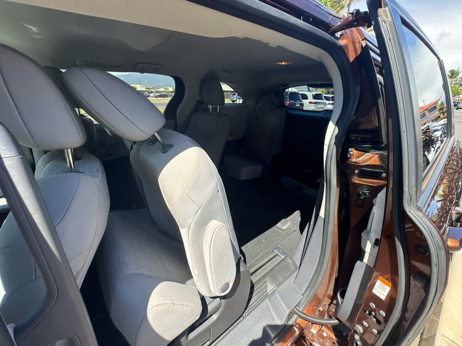 2023 Toyota Sienna LE