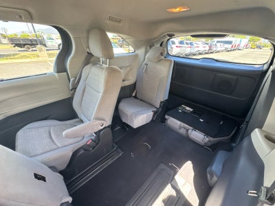 2023 Toyota Sienna LE
