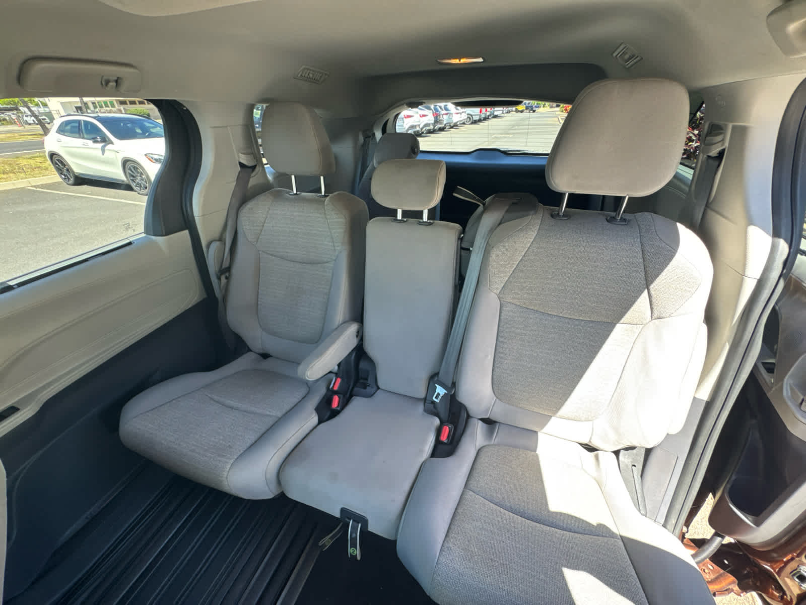 2023 Toyota Sienna LE