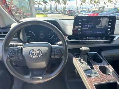 2023 Toyota Sienna LE
