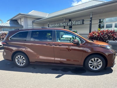 2023 Toyota Sienna LE