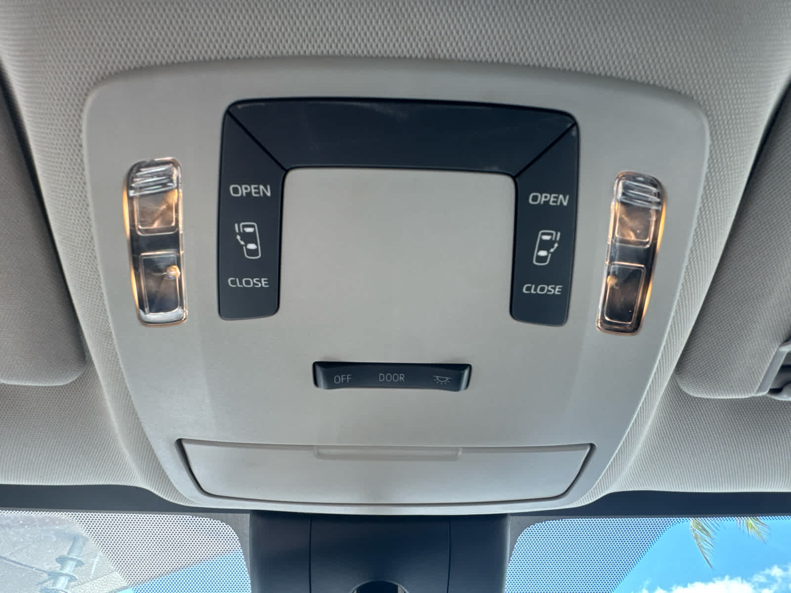 2023 Toyota Sienna LE