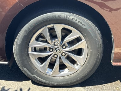 2023 Toyota Sienna LE