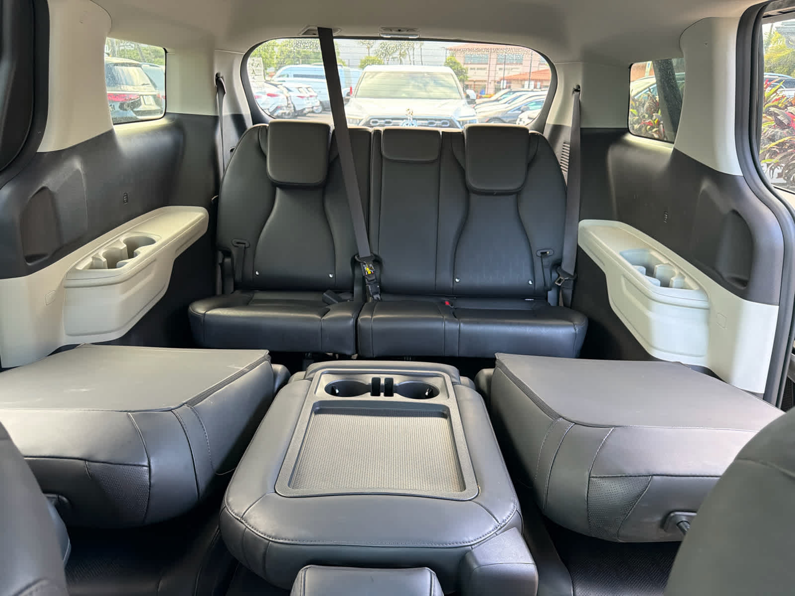 2023 Kia Carnival LX