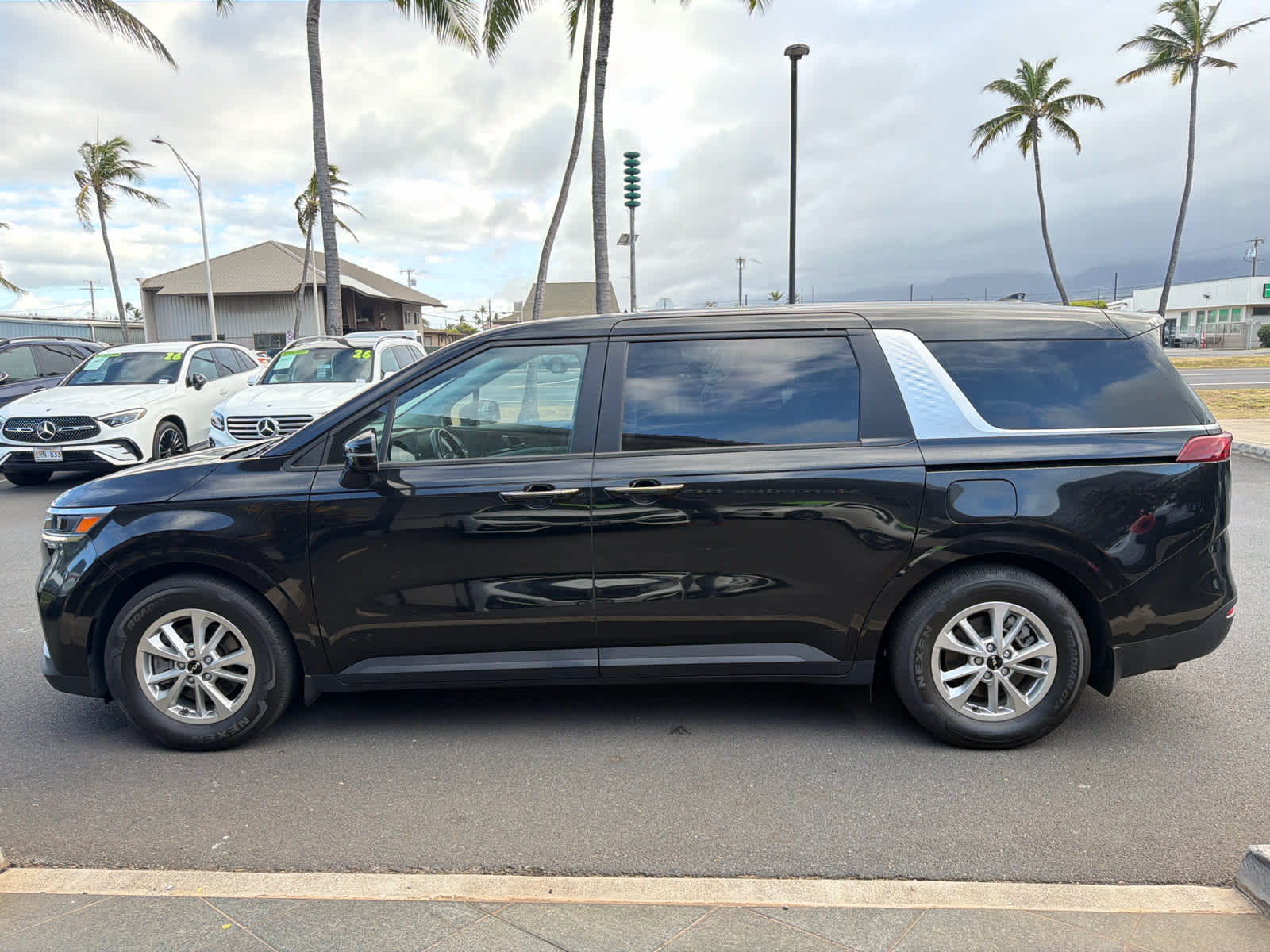 2023 Kia Carnival LX