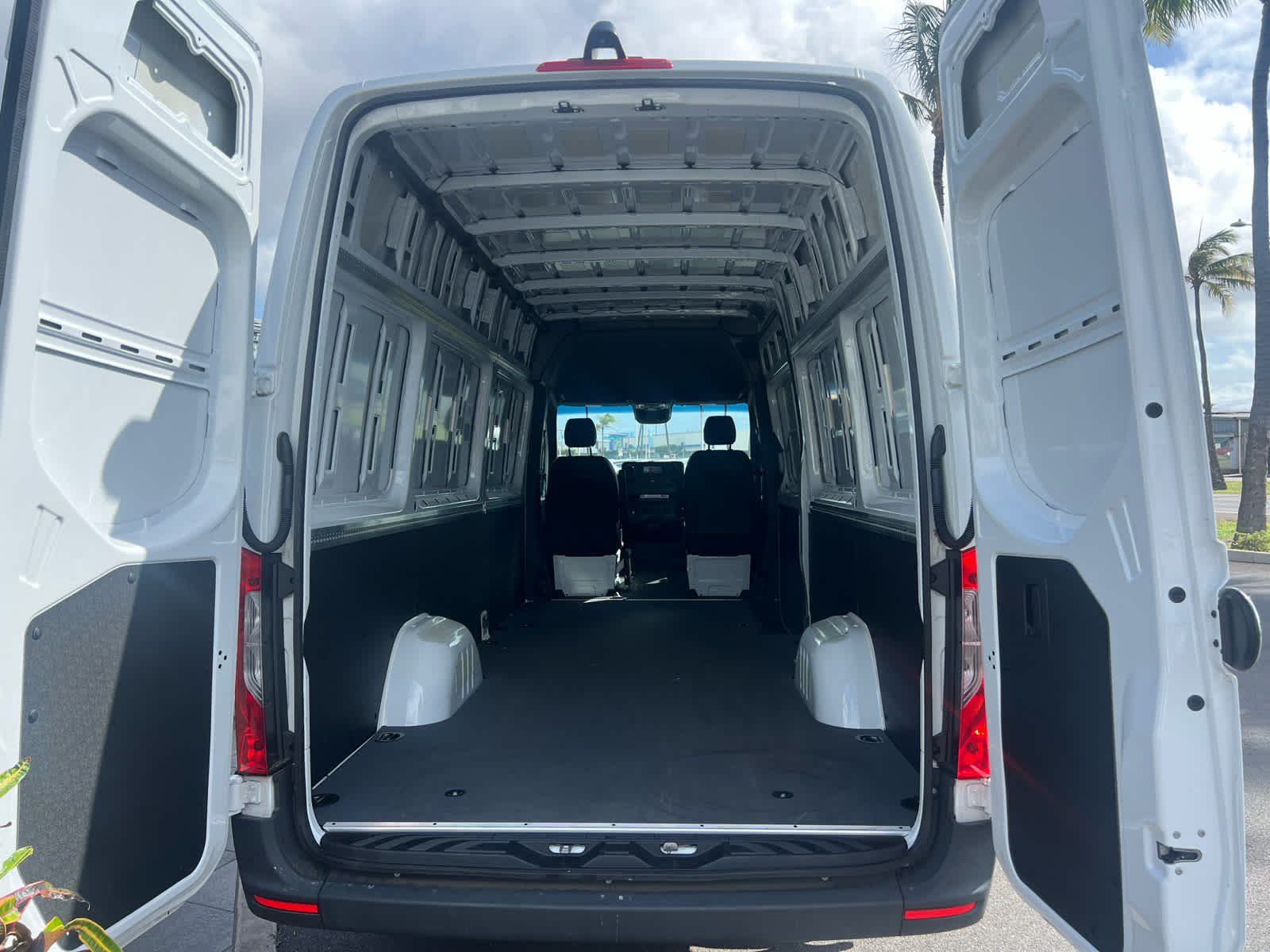 2024 Mercedes-Benz Sprinter 2500 High Roof I4 Diesel 170" RWD