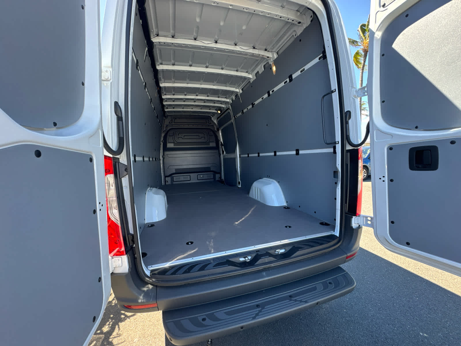 2026 Mercedes-Benz Sprinter 2500 High Roof I4 Diesel HO 170 RWD
