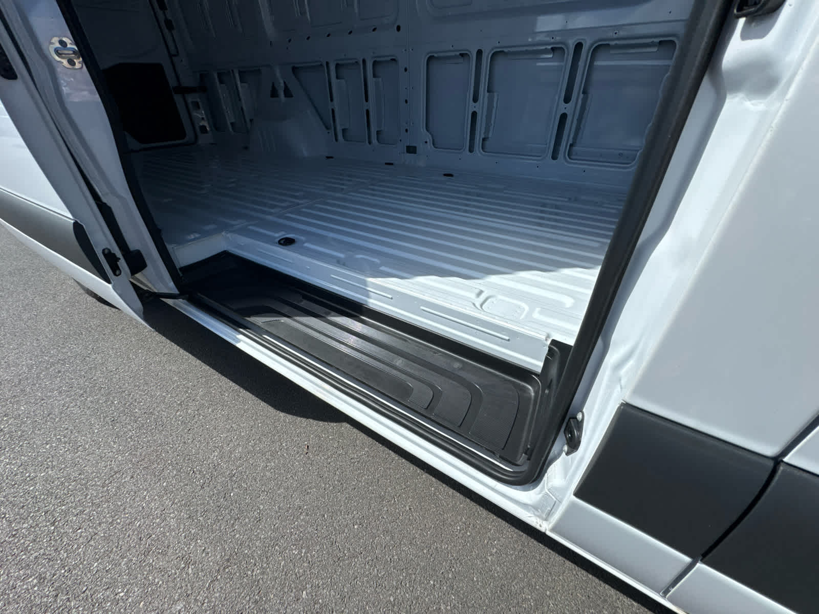 2025 Mercedes-Benz Sprinter Cargo Van 2500 High Roof I4 Diesel HO 170 RWD