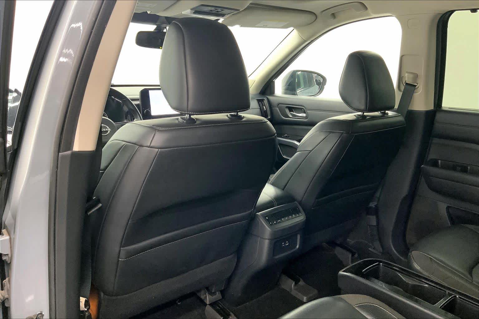 2022 Nissan Pathfinder SL