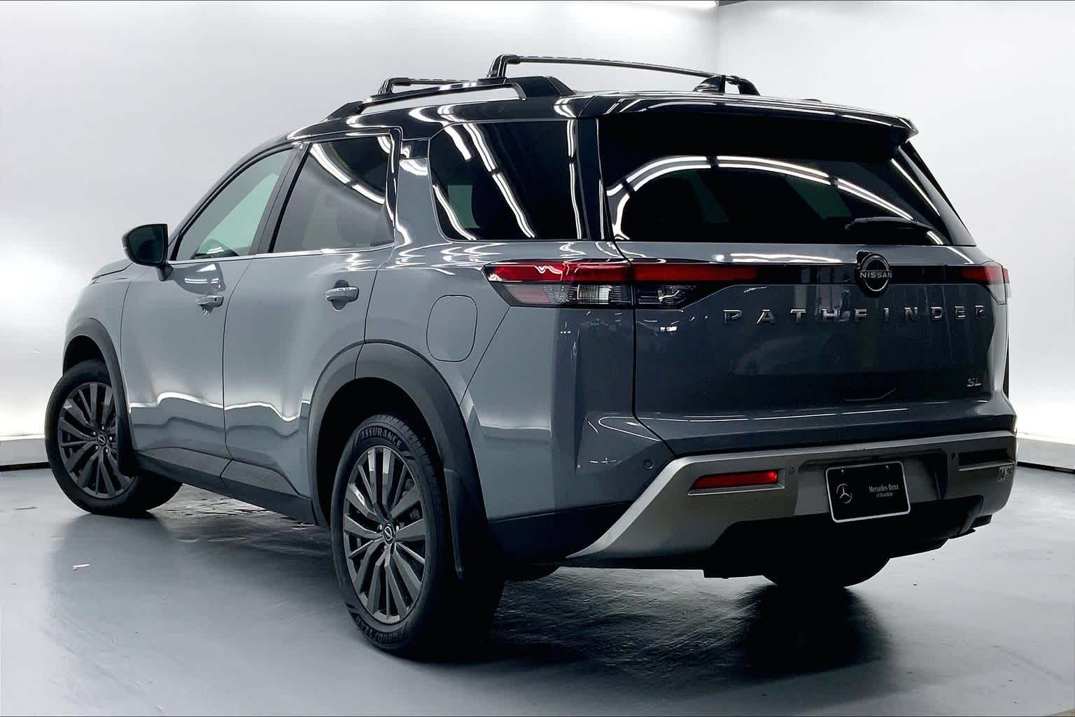 2022 Nissan Pathfinder SL