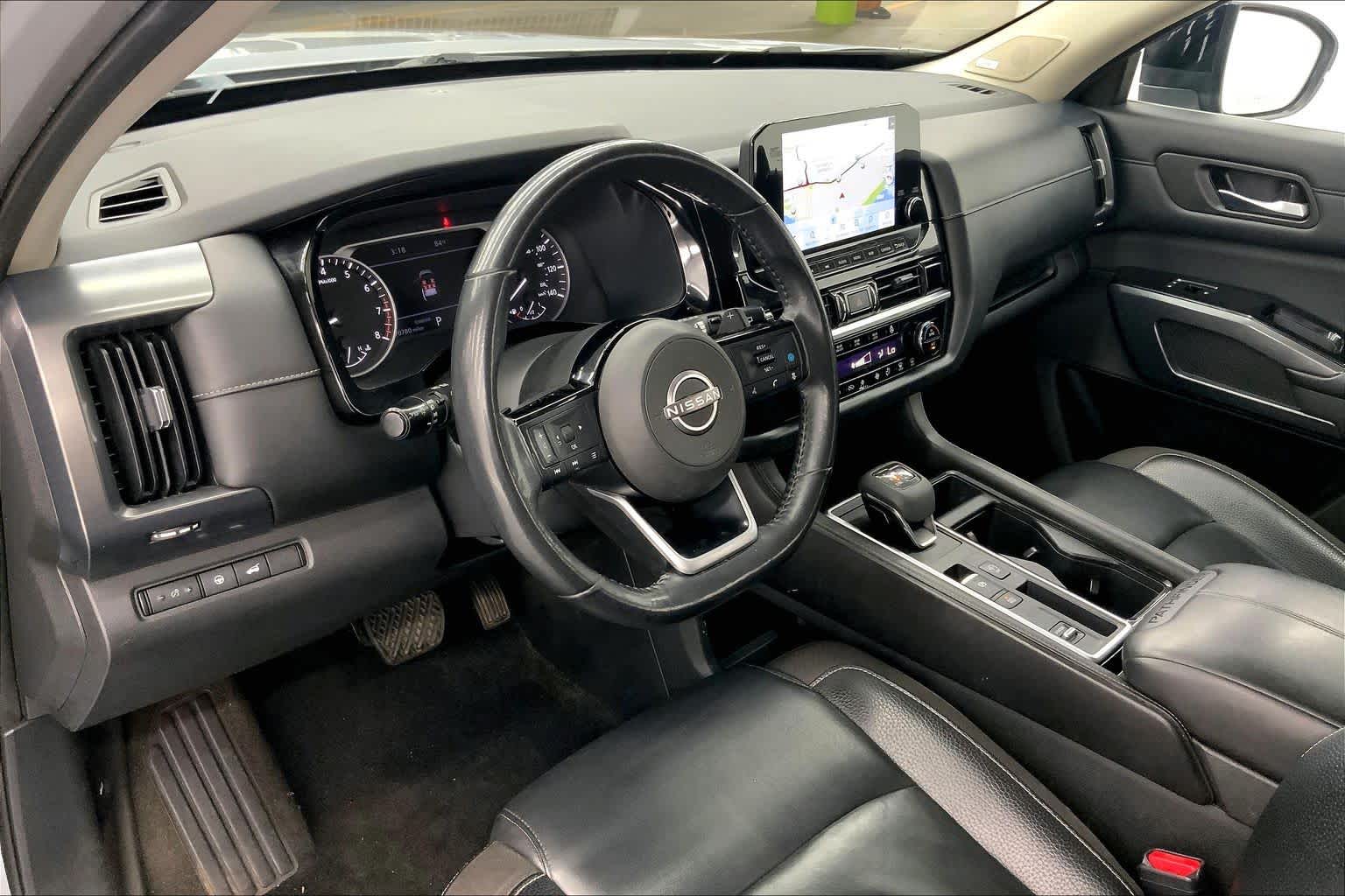 2022 Nissan Pathfinder SL