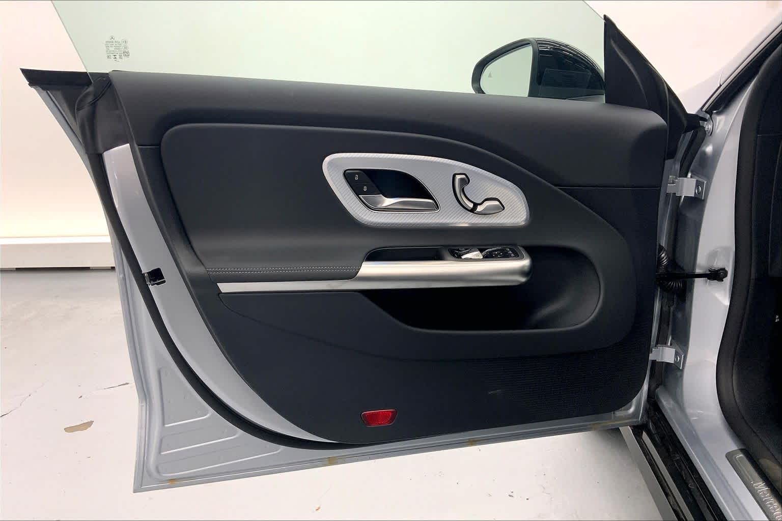 2027 Mercedes-Benz CLA 220 Hybrid FWD