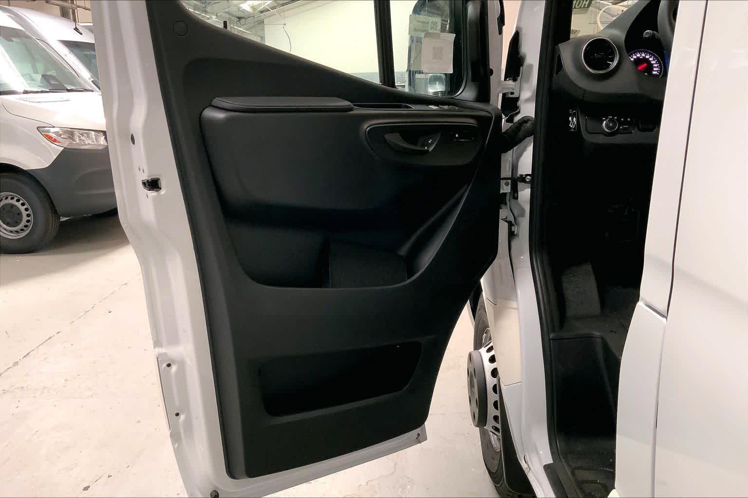 2025 Mercedes-Benz Sprinter 3500 Standard Roof I4 Diesel HO 144" RWD