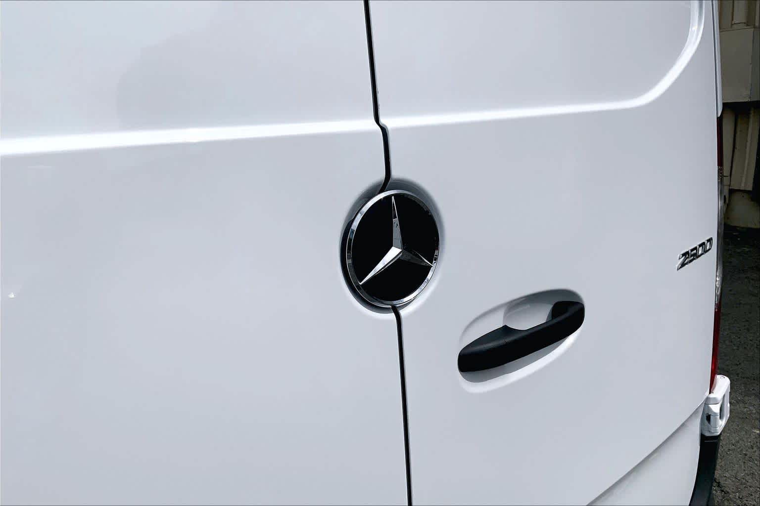 2026 Mercedes-Benz Sprinter 2500 Standard Roof I4 Diesel HO 144" RWD