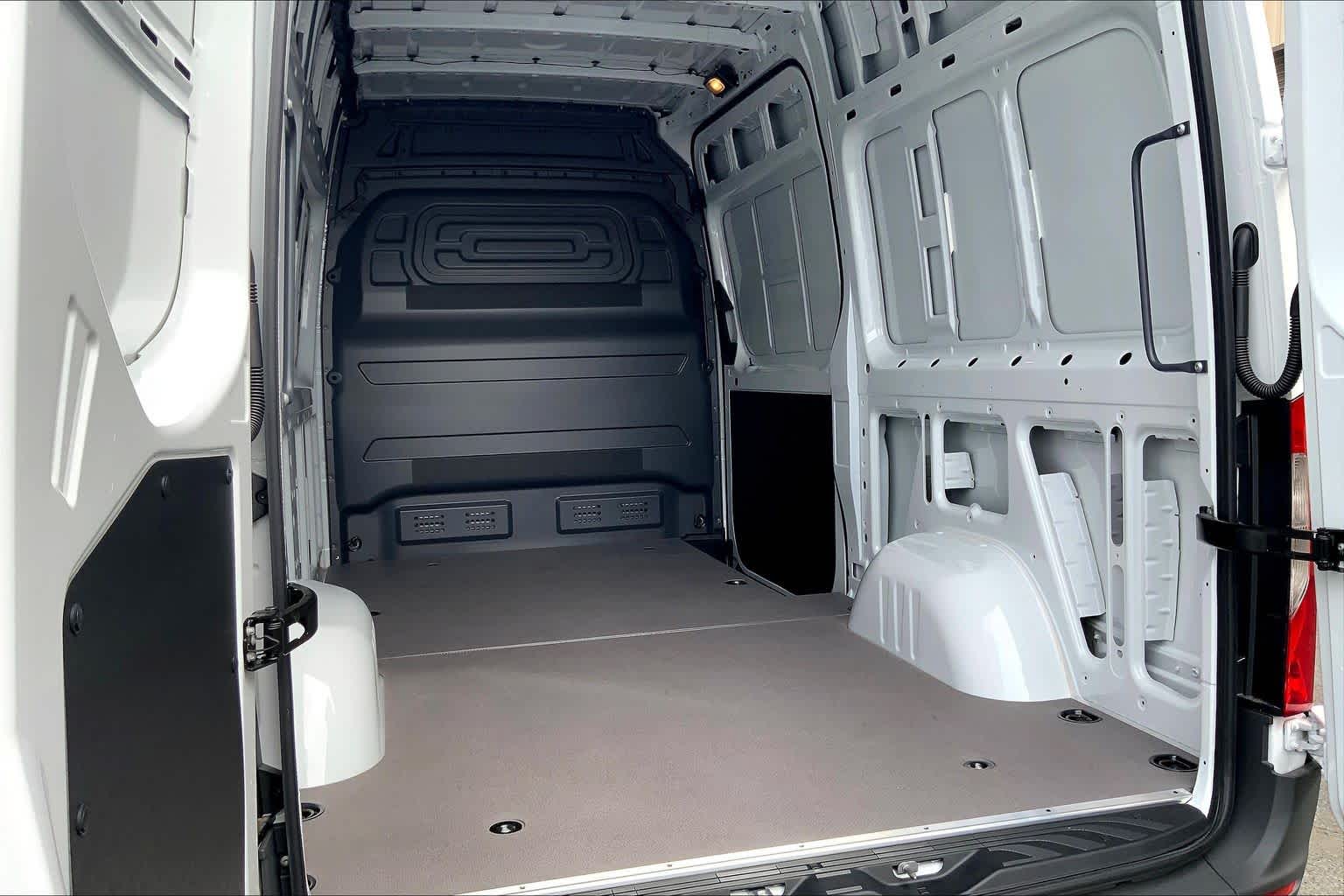 2026 Mercedes-Benz Sprinter 2500 Standard Roof I4 Diesel HO 144" RWD