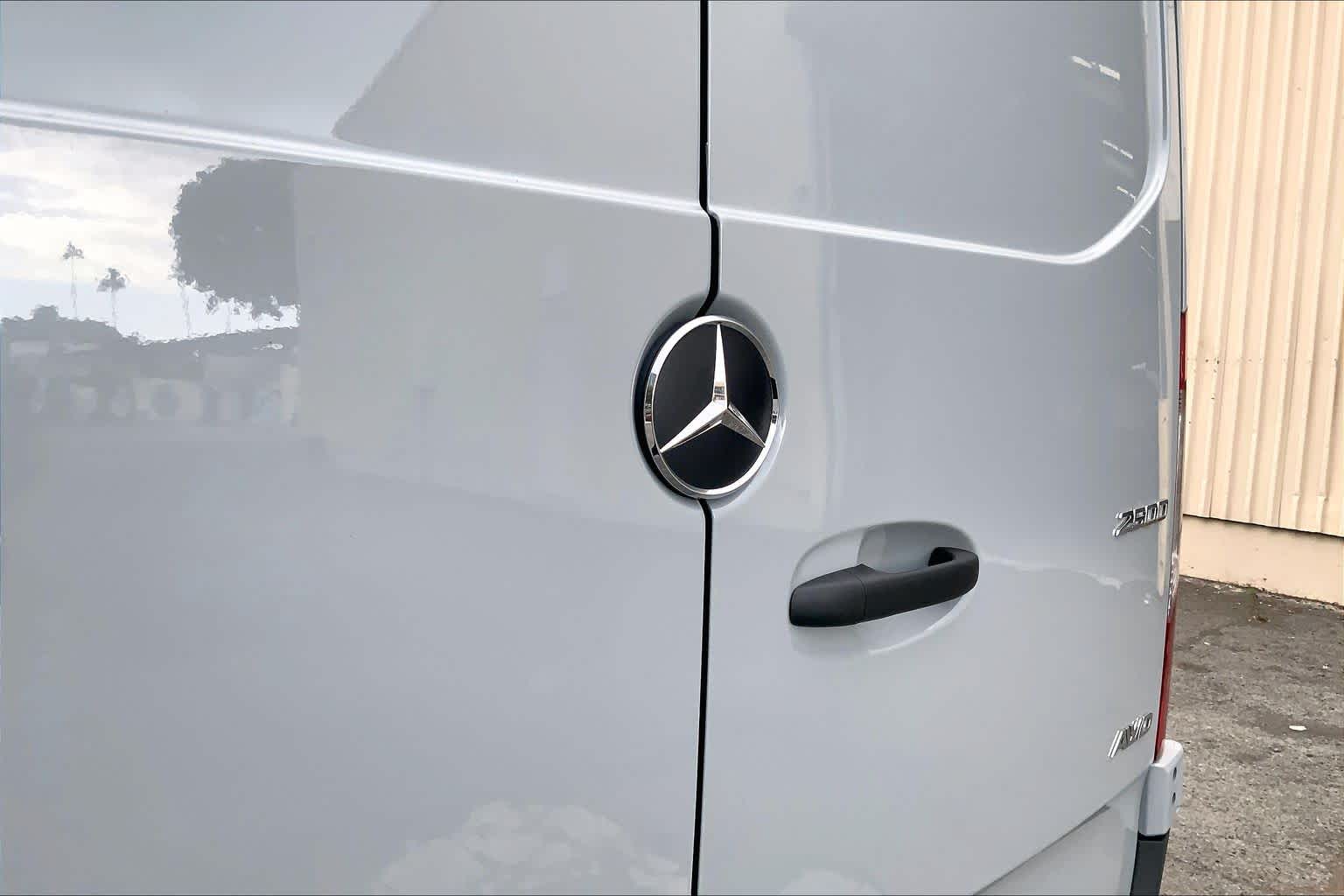 2026 Mercedes-Benz Sprinter 2500 Standard Roof I4 Diesel HO 144" AWD