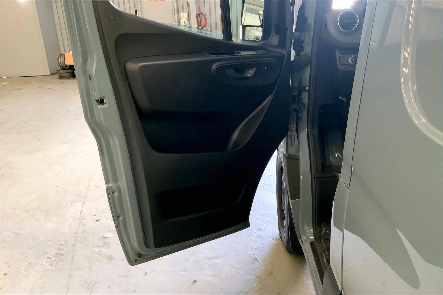 2025 Mercedes-Benz Sprinter 2500 High Roof I4 Diesel HO 170" RWD