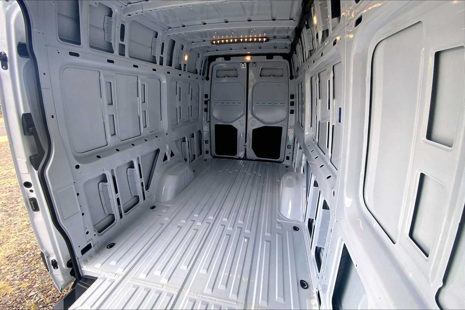 2025 Mercedes-Benz Sprinter 2500 High Roof I4 Diesel HO 170" RWD