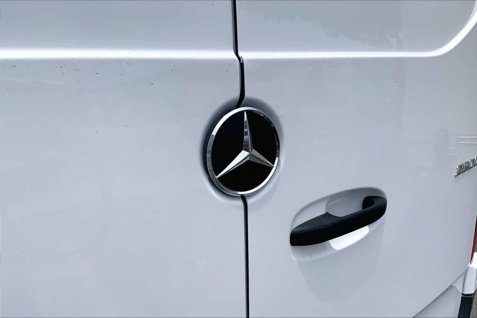 2025 Mercedes-Benz Sprinter 2500 High Roof I4 Diesel HO 170" RWD