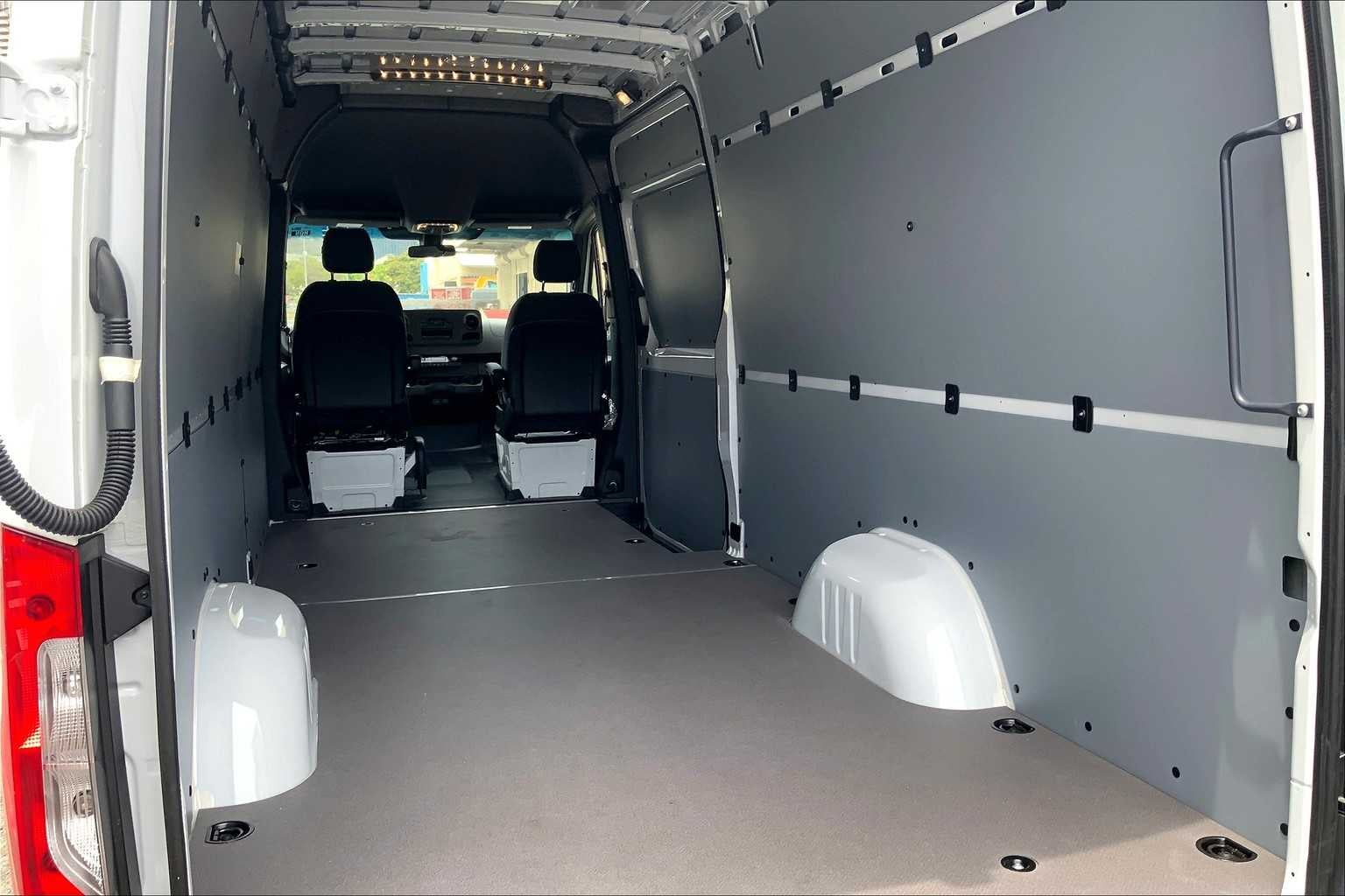 2025 Mercedes-Benz Sprinter 2500 High Roof I4 Diesel HO 170" RWD