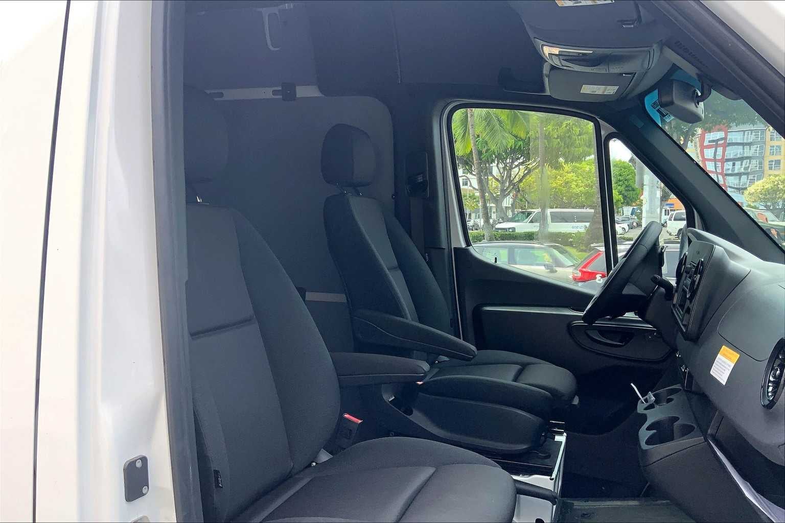 2025 Mercedes-Benz Sprinter 2500 High Roof I4 Diesel HO 170" RWD