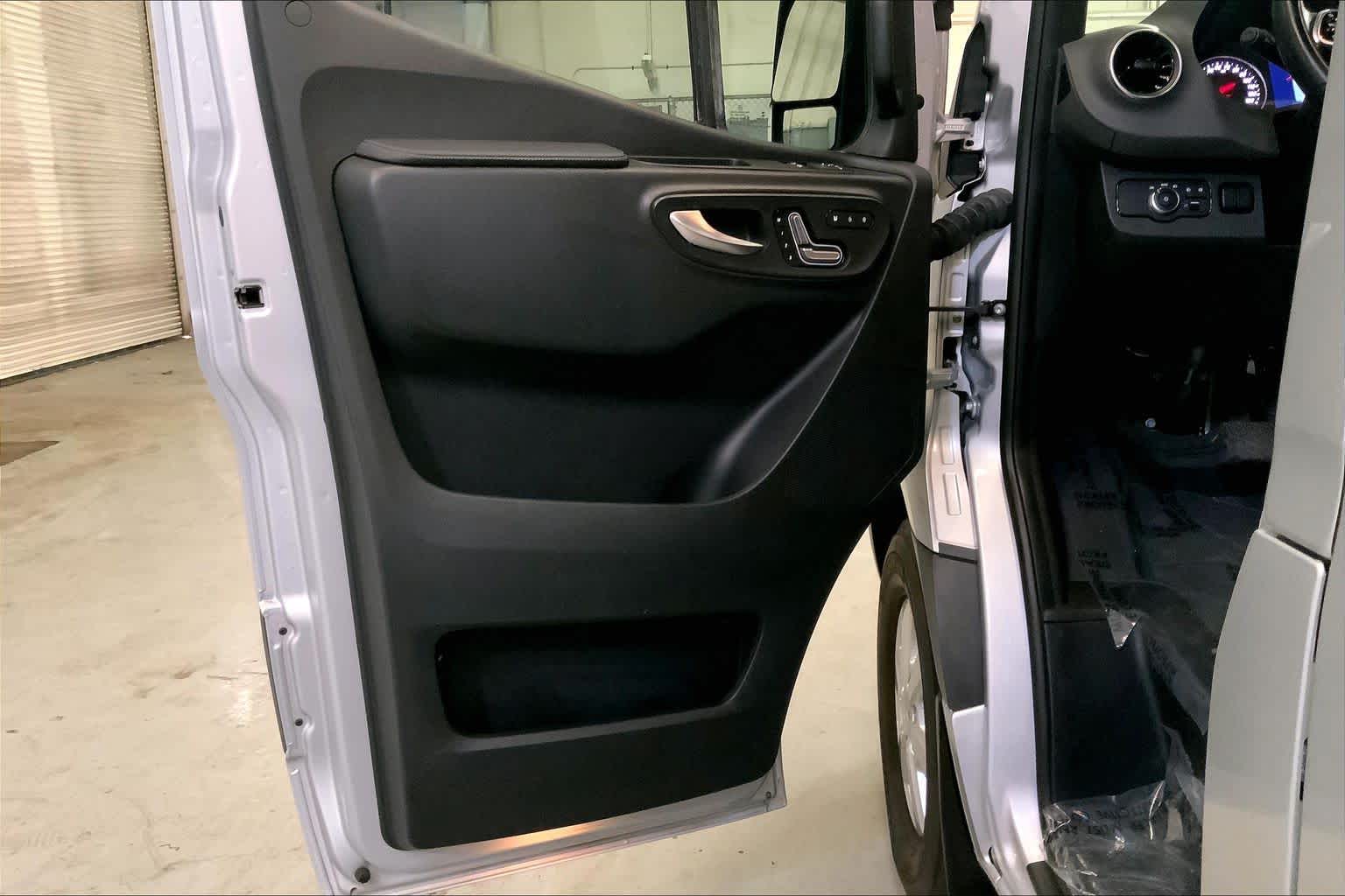 2021 Mercedes-Benz Sprinter Cargo Van 2500 Standard Roof I4 Gas 144 RWD