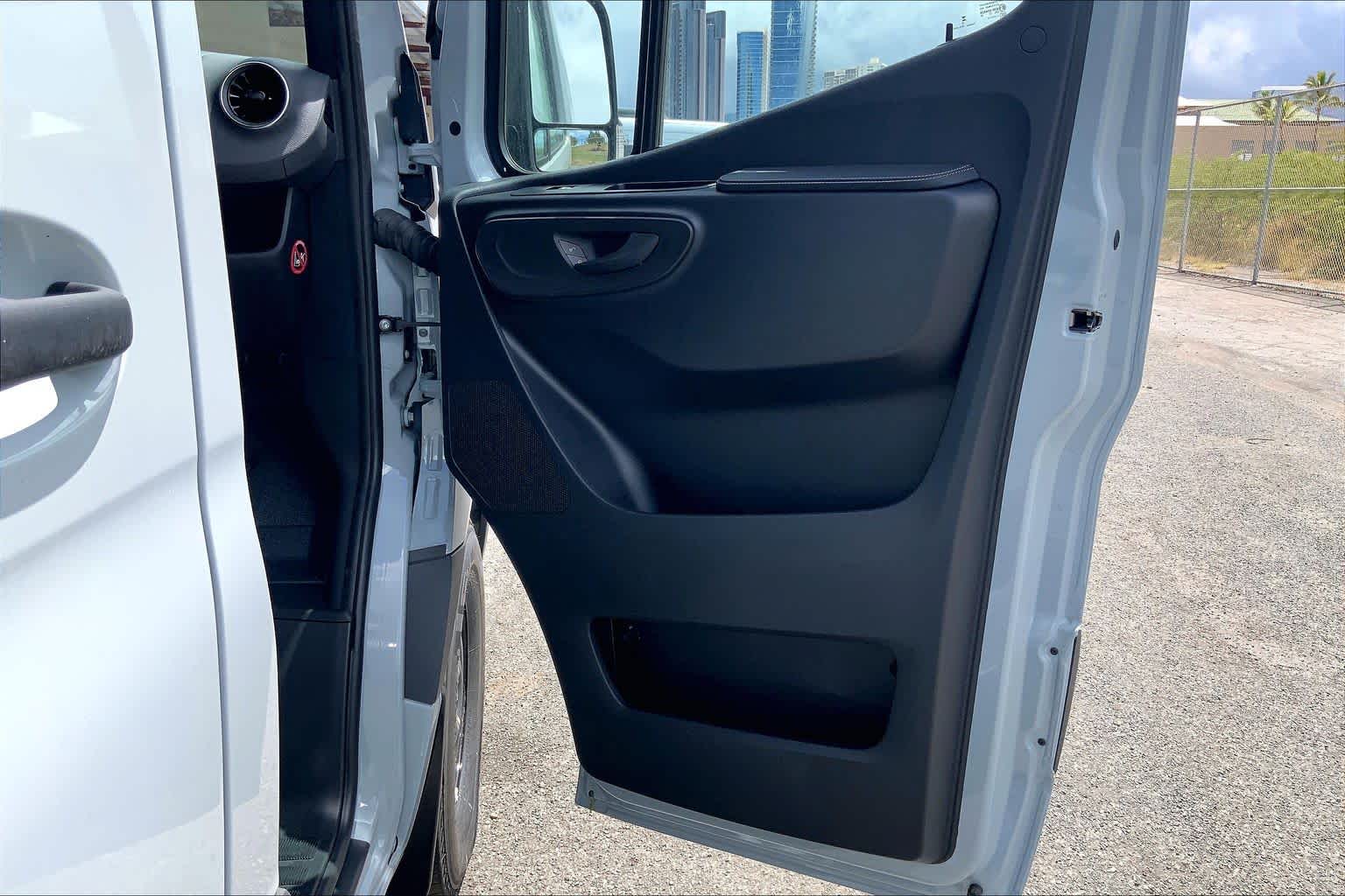 2026 Mercedes-Benz Sprinter 2500 Crew Standard Roof I4 Diesel 144 RWD