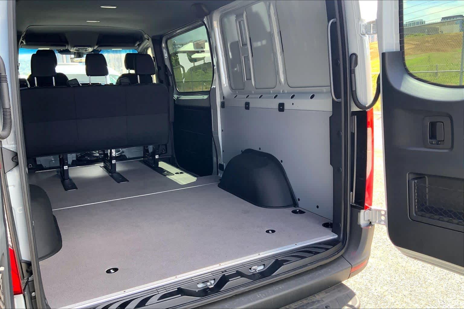 2026 Mercedes-Benz Sprinter 2500 Crew Standard Roof I4 Diesel 144 RWD