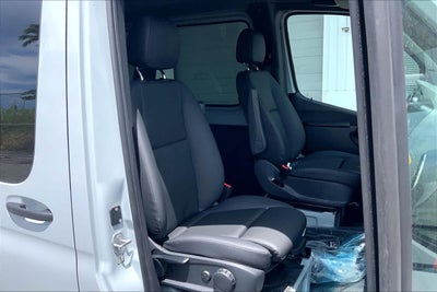 2026 Mercedes-Benz Sprinter 2500 Crew Standard Roof I4 Diesel 144 RWD