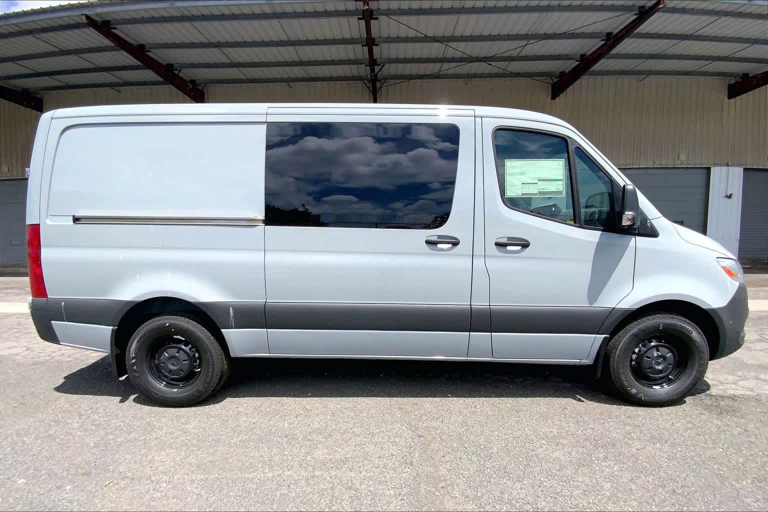 2026 Mercedes-Benz Sprinter 2500 Crew Standard Roof I4 Diesel 144 RWD