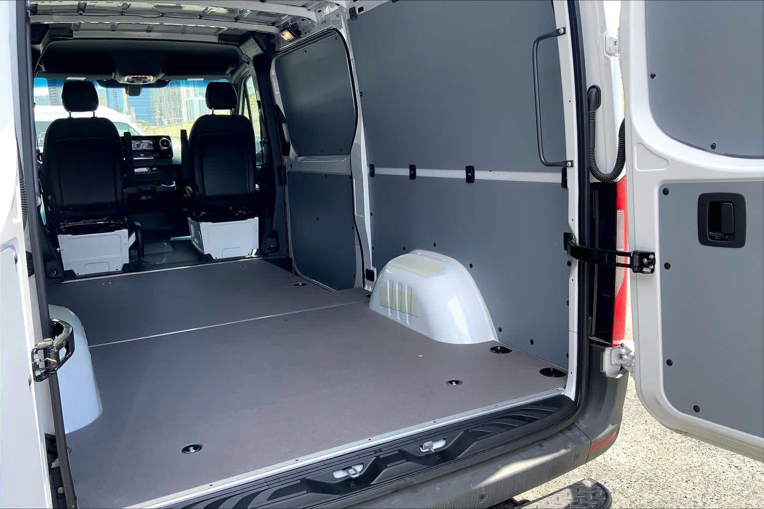 2026 Mercedes-Benz Sprinter 2500 Standard Roof I4 Diesel 144 RWD