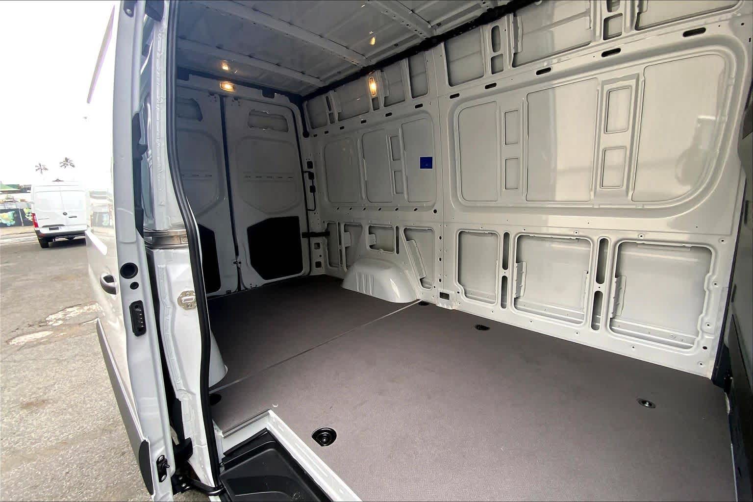 2026 Mercedes-Benz Sprinter 2500 Standard Roof I4 Diesel HO 144" RWD