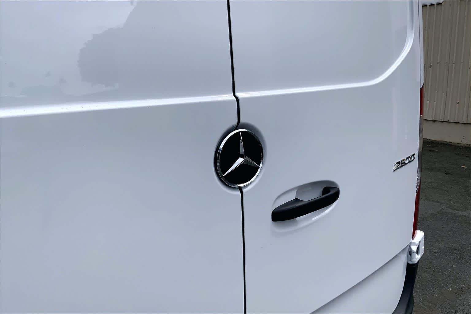 2026 Mercedes-Benz Sprinter 2500 Standard Roof I4 Diesel HO 144" RWD