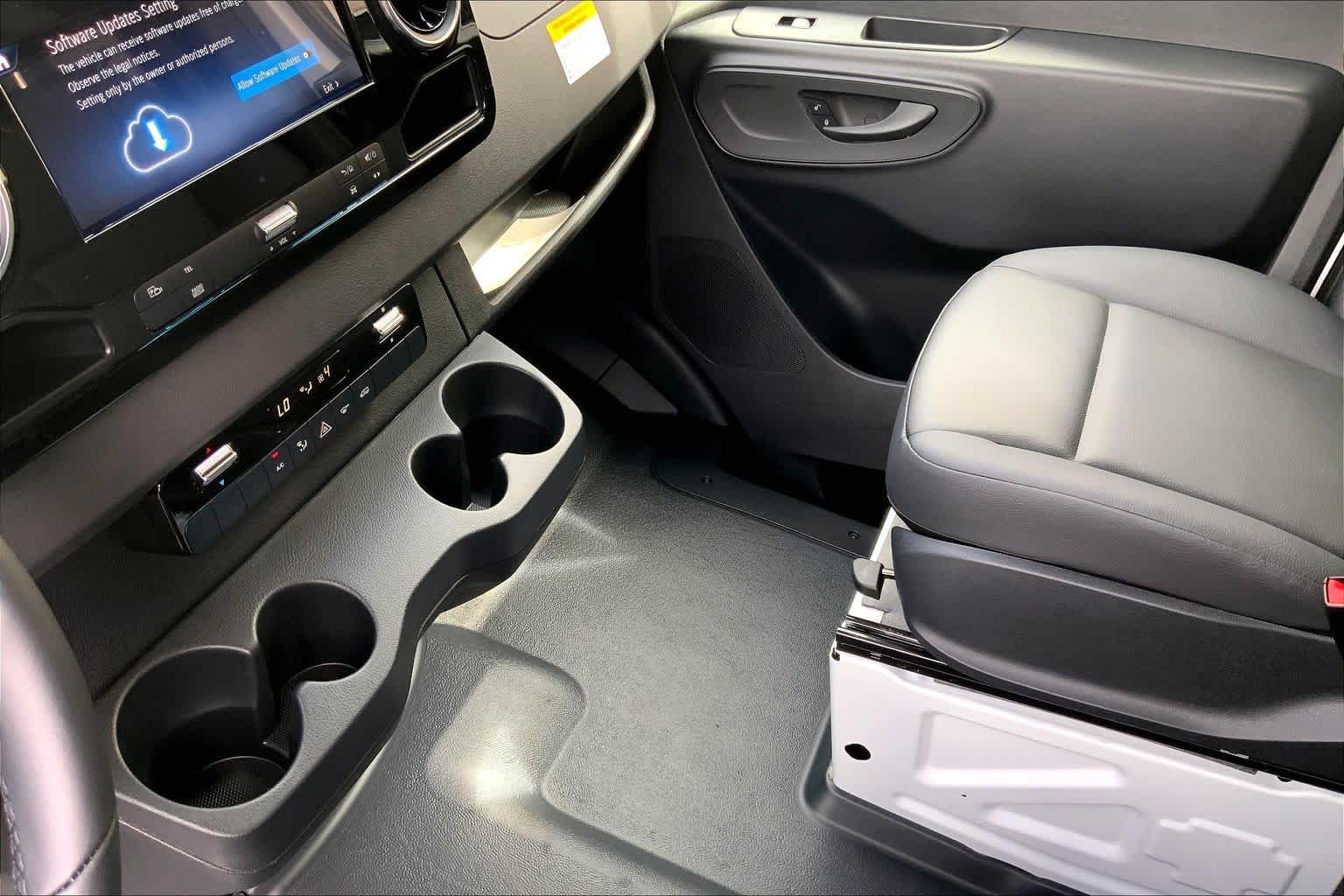 2026 Mercedes-Benz Sprinter 2500 Standard Roof I4 Diesel HO 144" RWD