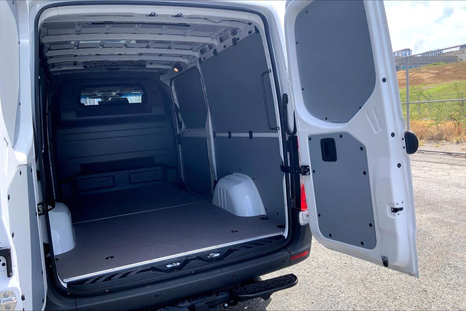 2026 Mercedes-Benz Sprinter Cargo 2500 Standard Roof I4 Diesel HO 144 RWD