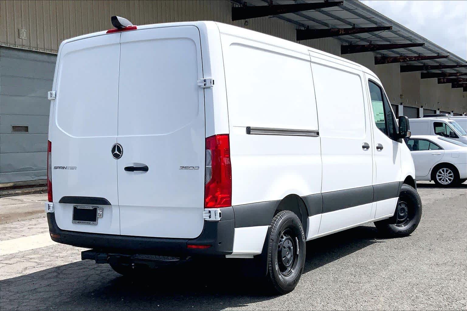 2026 Mercedes-Benz Sprinter Cargo 2500 Standard Roof I4 Diesel HO 144 RWD