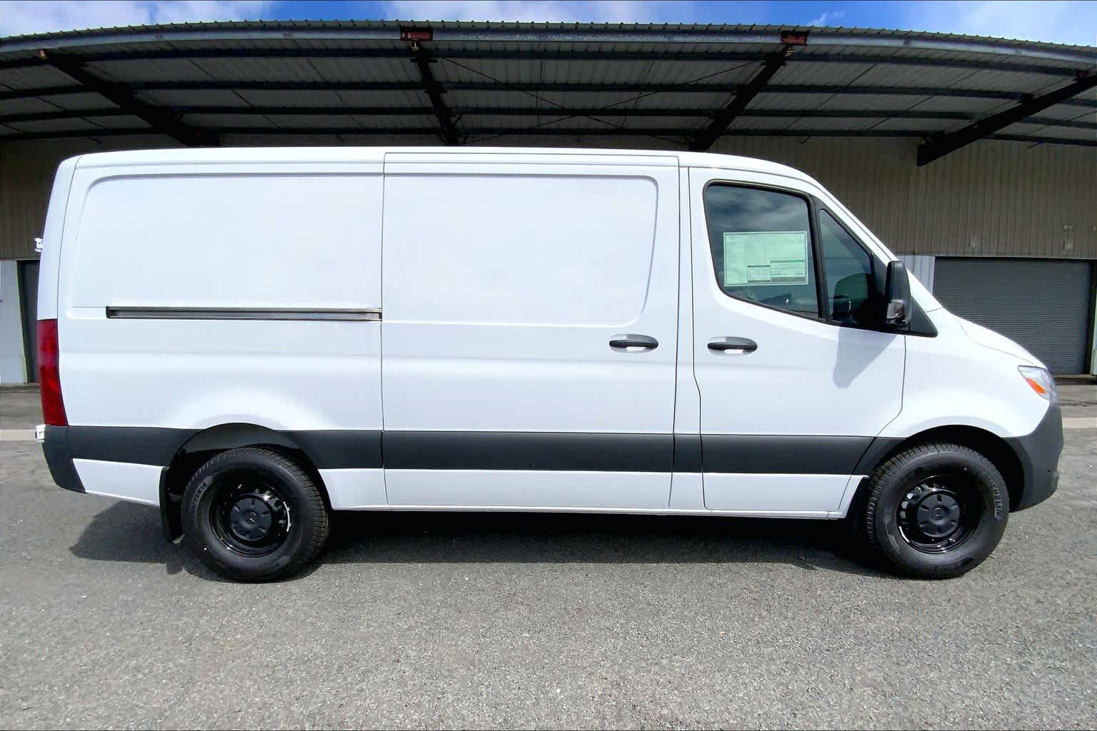 2026 Mercedes-Benz Sprinter Cargo 2500 Standard Roof I4 Diesel HO 144 RWD