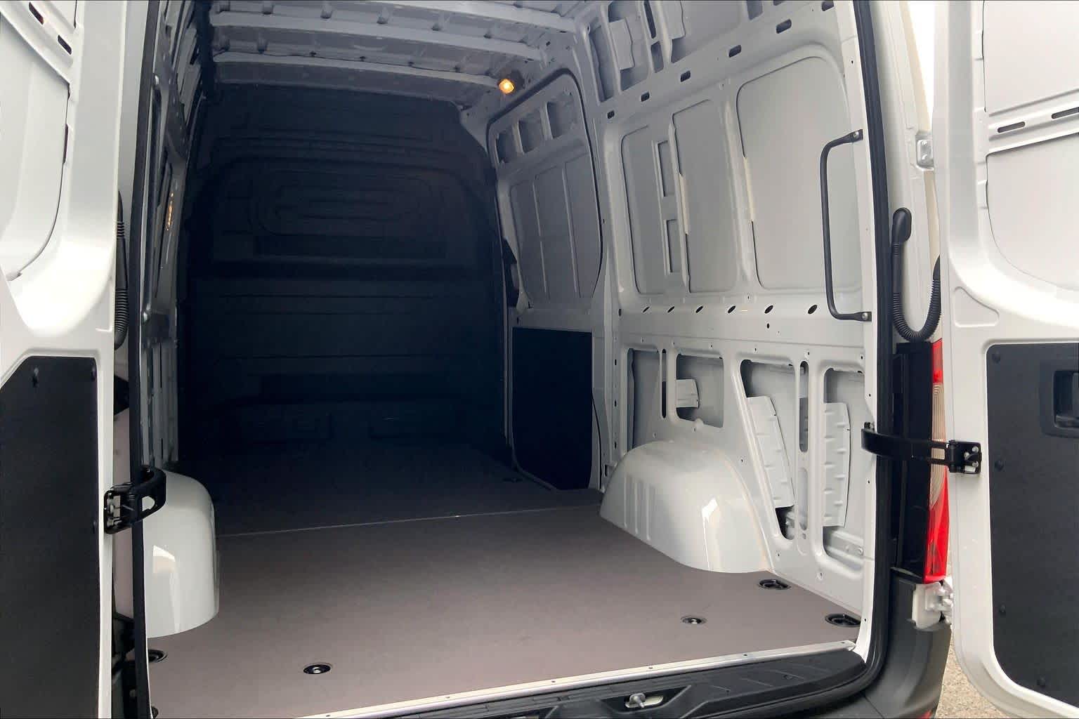 2026 Mercedes-Benz Sprinter Cargo 2500 High Roof I4 Diesel HO 144 RWD
