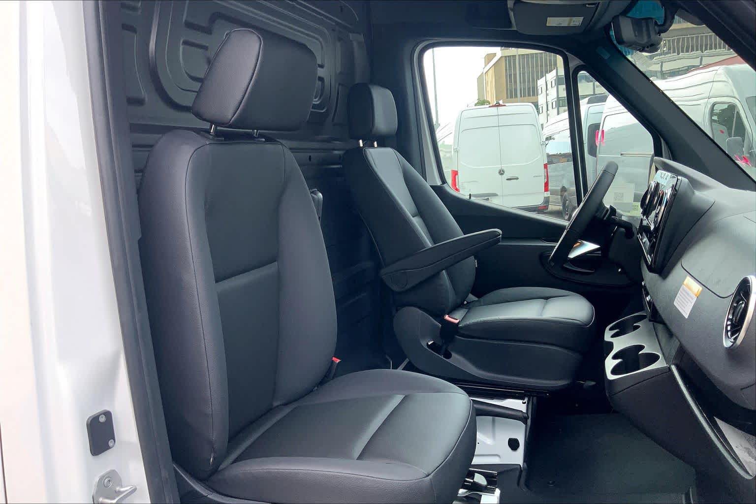 2026 Mercedes-Benz Sprinter Cargo 2500 High Roof I4 Diesel HO 144 RWD