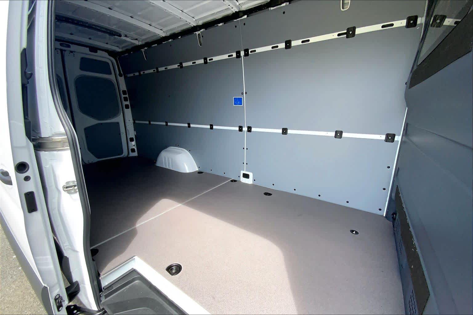 2026 Mercedes-Benz Sprinter 2500 High Roof I4 Diesel HO 170 RWD