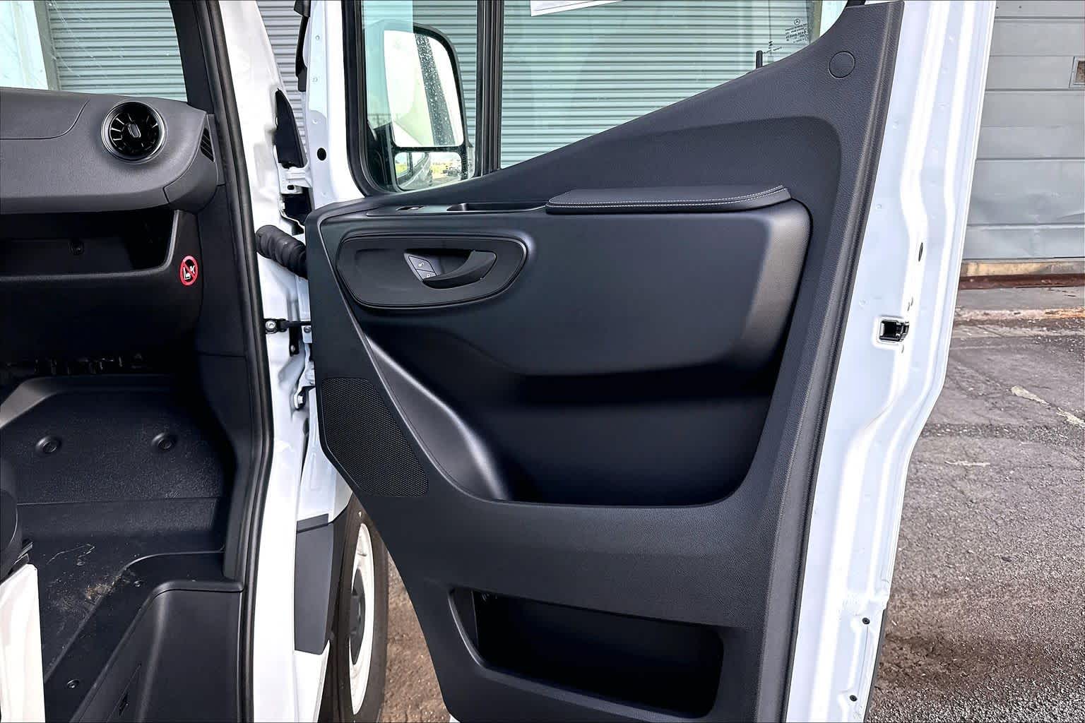 2026 Mercedes-Benz Sprinter Passenger 2500 Standard Roof I4 Diesel 144 RWD