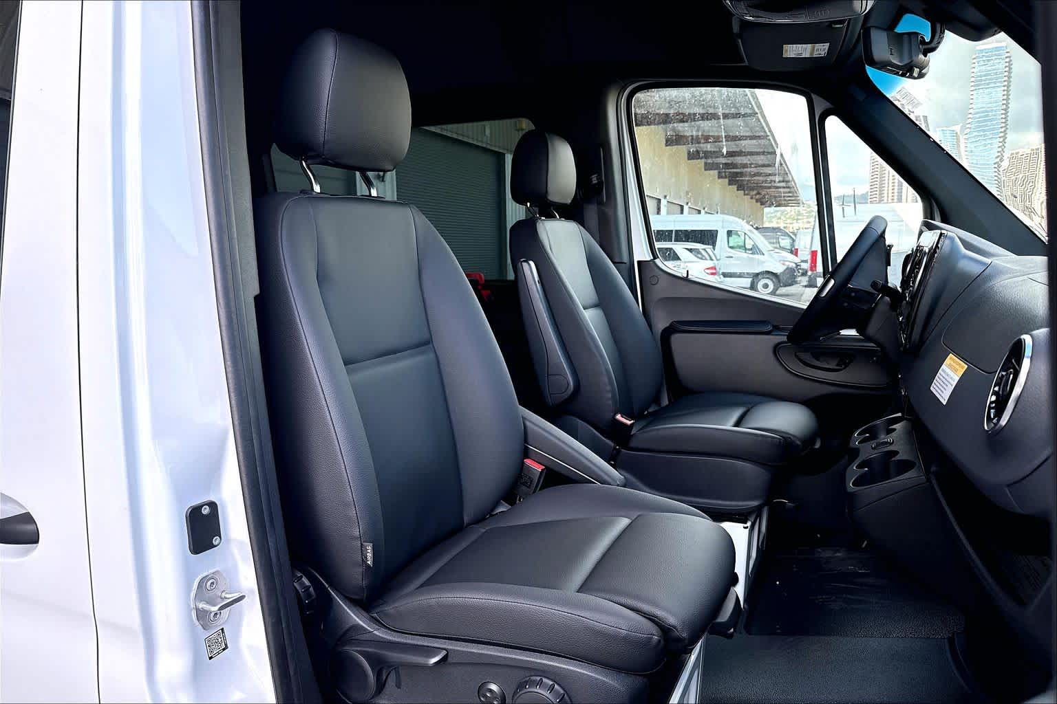 2026 Mercedes-Benz Sprinter Passenger 2500 Standard Roof I4 Diesel 144 RWD