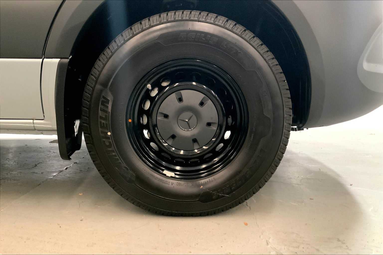 2025 Mercedes-Benz Sprinter Passenger Van 2500 Standard Roof I4 Diesel HO 144 RWD