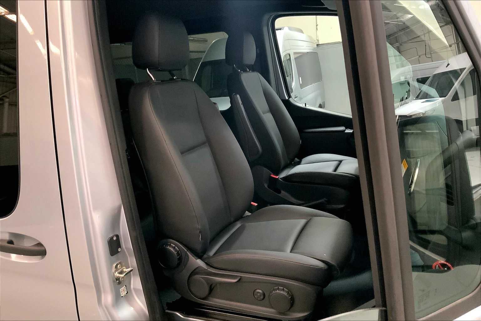 2025 Mercedes-Benz Sprinter Passenger Van 2500 Standard Roof I4 Diesel HO 144 RWD