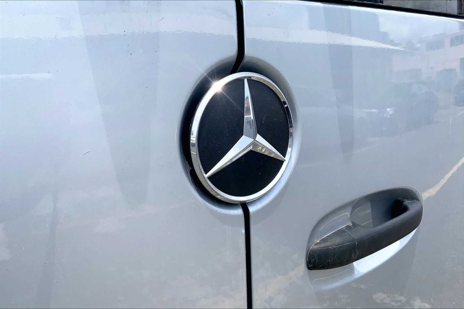 2025 Mercedes-Benz Sprinter Passenger Van 2500 Standard Roof I4 Diesel HO 144 RWD