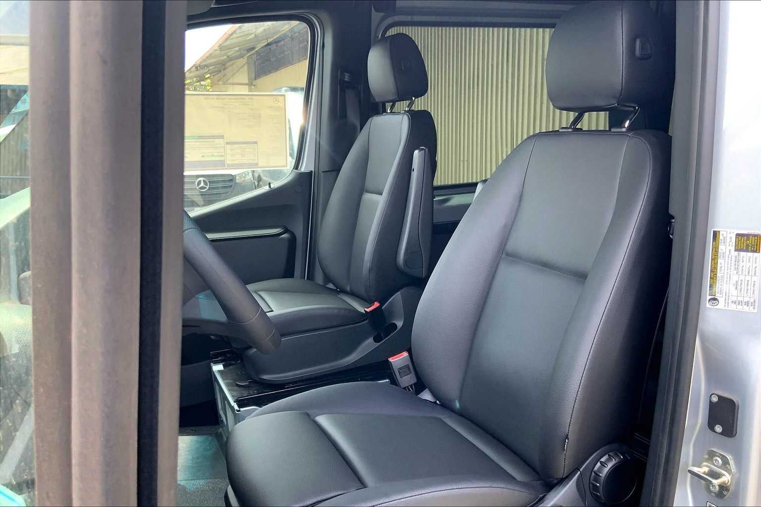 2025 Mercedes-Benz Sprinter Passenger Van 2500 Standard Roof I4 Diesel HO 144 RWD