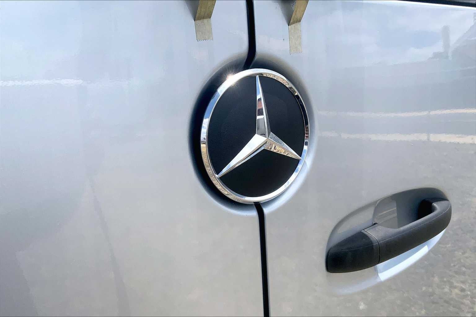 2025 Mercedes-Benz Sprinter Passenger Van 2500 Standard Roof I4 Diesel HO 144 RWD