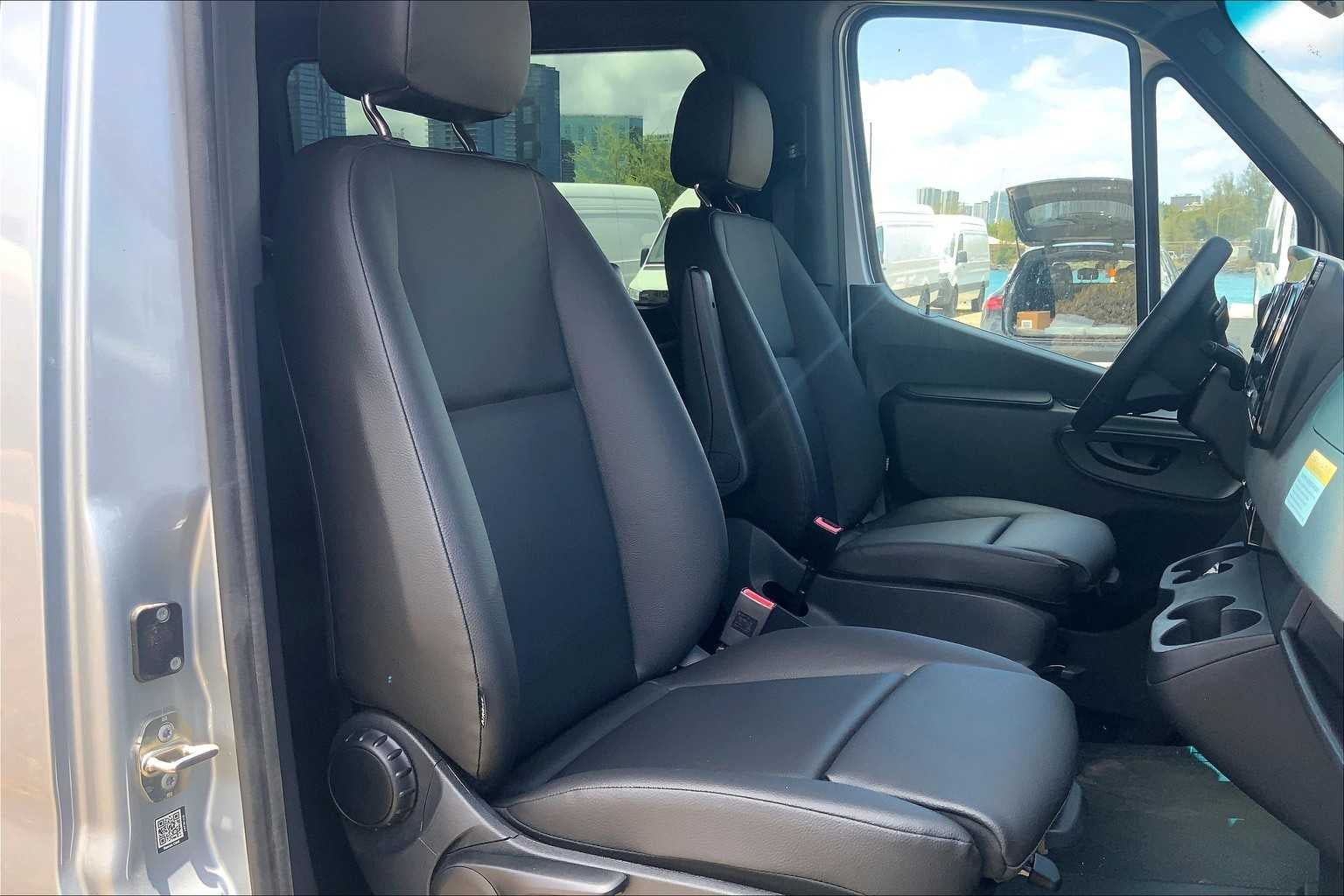 2025 Mercedes-Benz Sprinter Passenger Van 2500 Standard Roof I4 Diesel HO 144 RWD